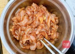 辣椒炒肉的做法图解1