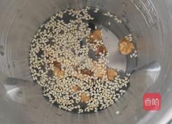 核桃芝麻糊的做法图解3
