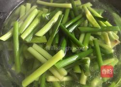 麻辣蒜苔的做法图解3