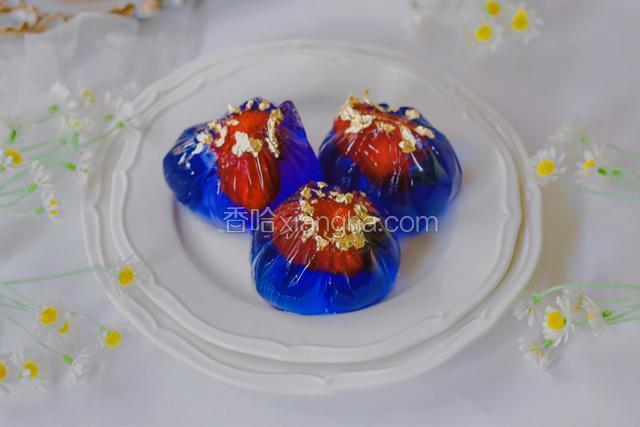 取出用金箔纸装饰即可