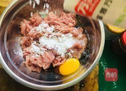 苦瓜炒肉的做法图解1