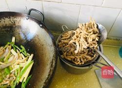 杏鲍菇青椒炒过油肉的做法图解4
