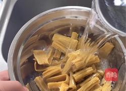 腐竹炒肉的做法图解2