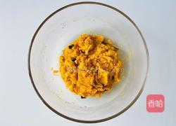 一吃就爱上的吐司版咸蛋黄肉松南瓜派的做法图解2