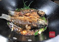 葱烤鲫鱼的做法图解12