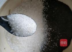 懒人自制焦糖奶茶的做法图解2
