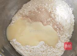 奶香面包的做法图解3