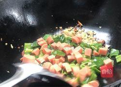 彩蔬炒火腿丁的做法图解9