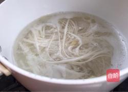 小白菜瘦肉面条的做法图解5