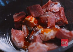 金蒜牛肉粒的做法图解3