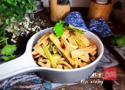 Illustration of how to make fried dried tofu with celery 15