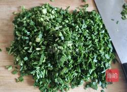 韭菜鸡蛋馅包子的做法图解2