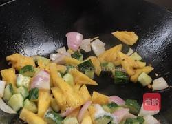 菠萝炒鸡肉的做法图解12