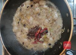 酸菜巴沙鱼的做法图解6