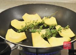 香煎小羊排配百里香烤南瓜的做法图解4