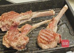 香煎小羊排配百里香烤南瓜的做法图解8