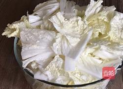 白菜炒平菇的做法图解1