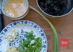 木耳炒鸡蛋的做法图解1