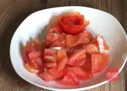 Illustration of how to make tomato, cucumber and scrambled eggs 2