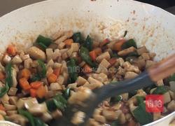 杏鲍菇炒鸡丁的做法图解16