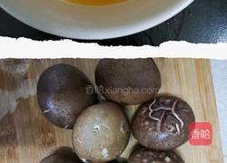 香菇煎鸡蛋的做法图解1