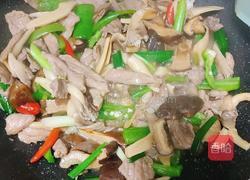 平菇炒肉的做法图解5