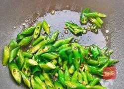 辣椒炒皮蛋的做法图解6