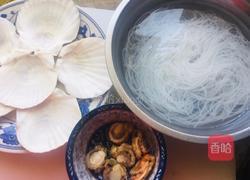 蒜蓉粉丝蒸扇贝的做法图解1