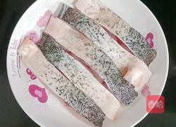 剁椒蒸鱼腩的做法图解1