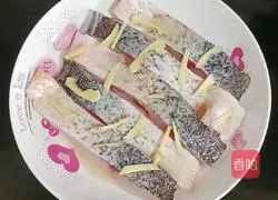 Illustration of steamed fish belly with chopped pepper 2