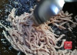 酸菜炒肉丝的做法图解7