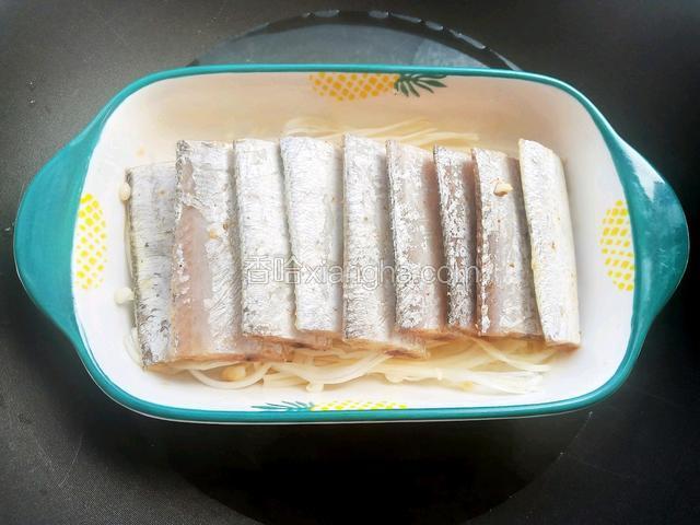 放入锅中中火蒸15分钟左右。