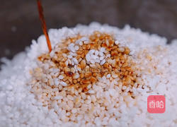 咸蛋黄香菇牛肉粽的做法图解1