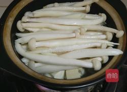 海鲜菇豆腐汤的做法图解4