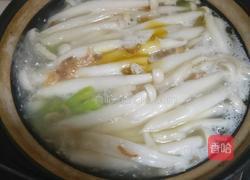 海鲜菇豆腐汤的做法图解6