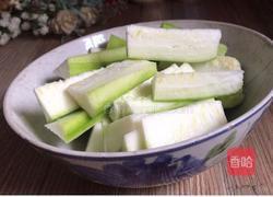 丝瓜鸡蛋汤面的做法图解1