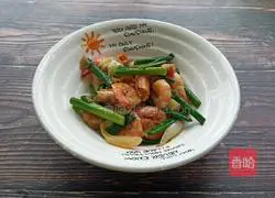 Illustration of how to make fried onions and shrimps 8