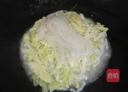 包菜炒粉丝的做法图解3
