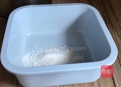 桑葚子酸奶冰粉的做法图解2