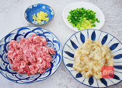 鲜虾猪肉馄饨的做法图解2