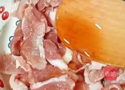 丝瓜炒猪肉的做法图解1