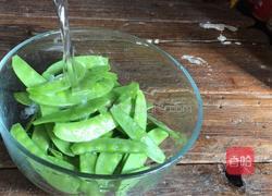 荷兰豆炒瘦肉的做法图解2