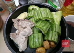 黑豆苦瓜排骨汤的做法图解4