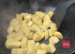 红烧牛肉烧土豆的做法图解4