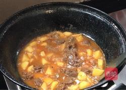 红烧牛肉烧土豆的做法图解7