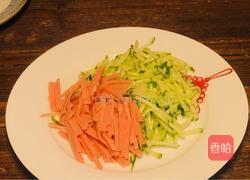黄瓜火腿肠玉子烧的做法图解2