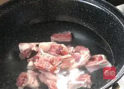 Illustration of how to cook duck leg with potatoes 5