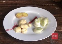 红烧鸡翅中的做法图解1