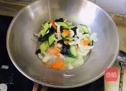 青瓜木耳炒百合的做法图解6