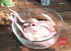 红枣西洋参炖乳鸽的做法图解2